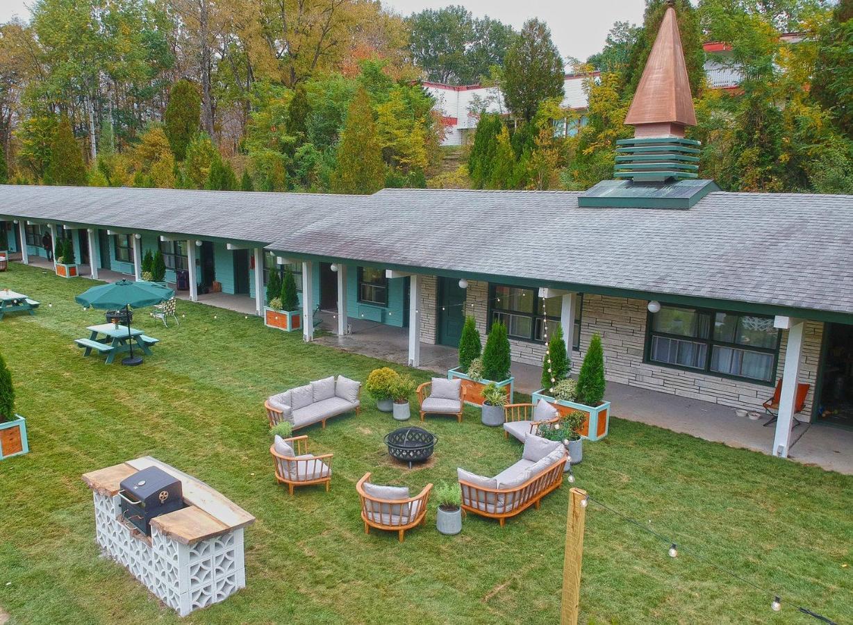 The Springs Motel New Ashford المظهر الخارجي الصورة